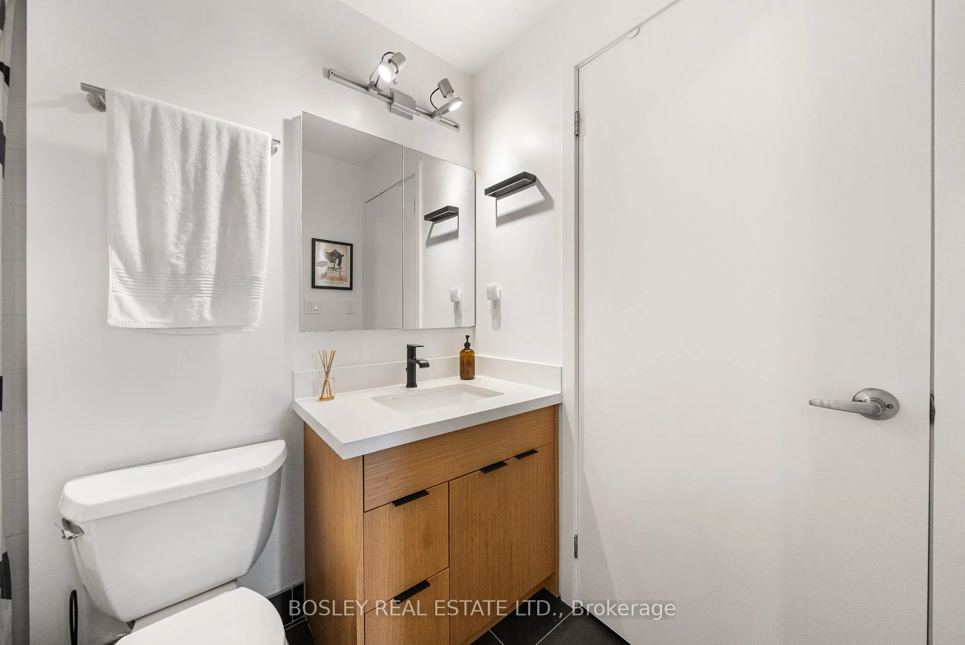Photo 13 of Unit 1303, 33 Lombard Street, Toronto, Church-Yonge Corridor — HOMEH