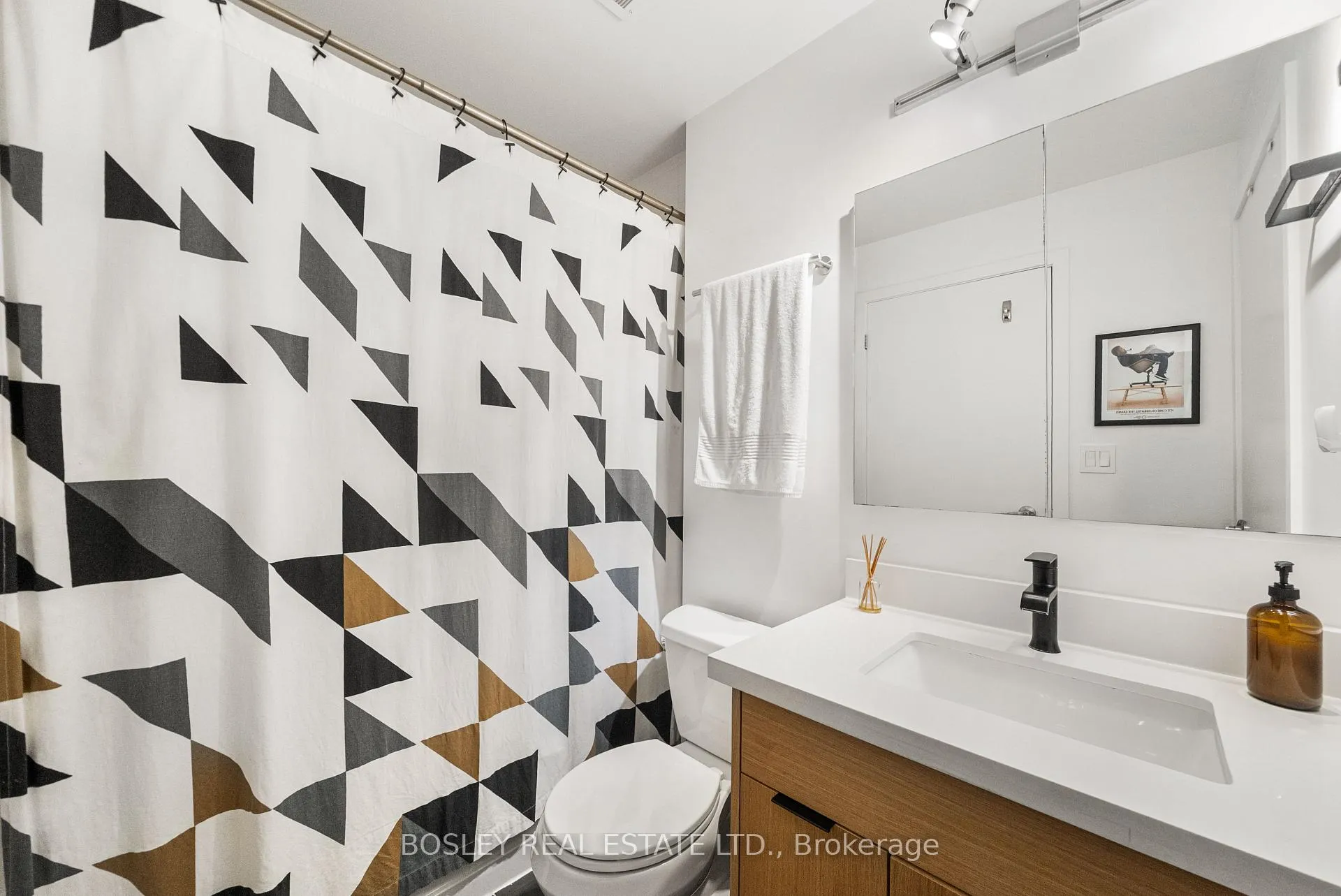 Photo 14 of Unit 1303, 33 Lombard Street, Toronto, Church-Yonge Corridor — HOMEH