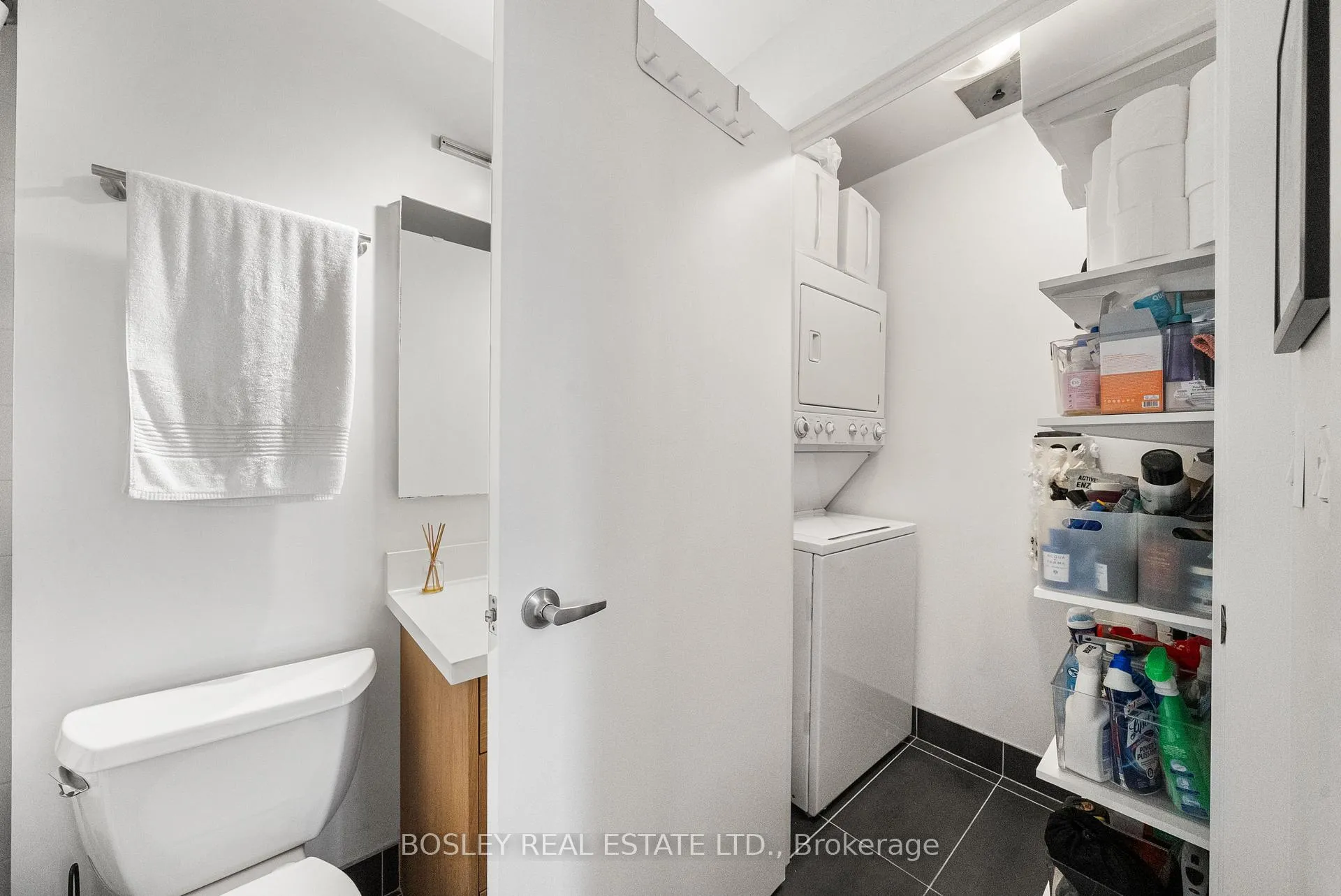 Photo 16 of Unit 1303, 33 Lombard Street, Toronto, Church-Yonge Corridor — HOMEH