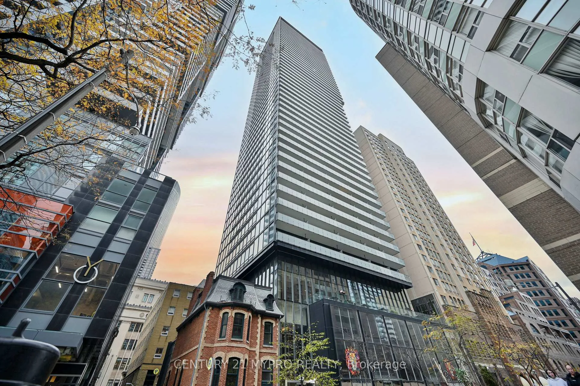 Front of Unit 1007, 15 Grenville Street