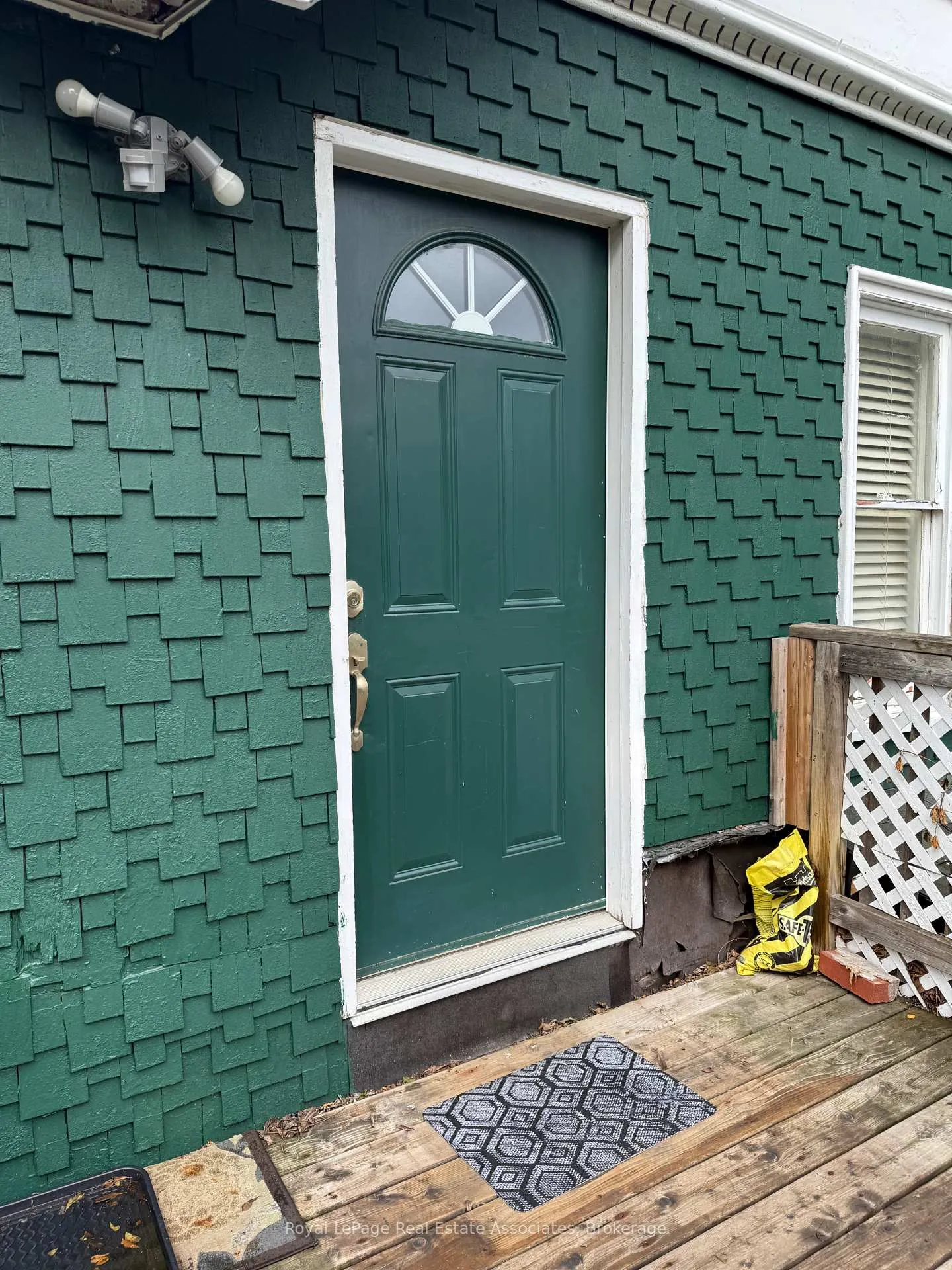 Photo 3 of 17 Alexander Street, Brampton, Downtown Brampton — HOMEH