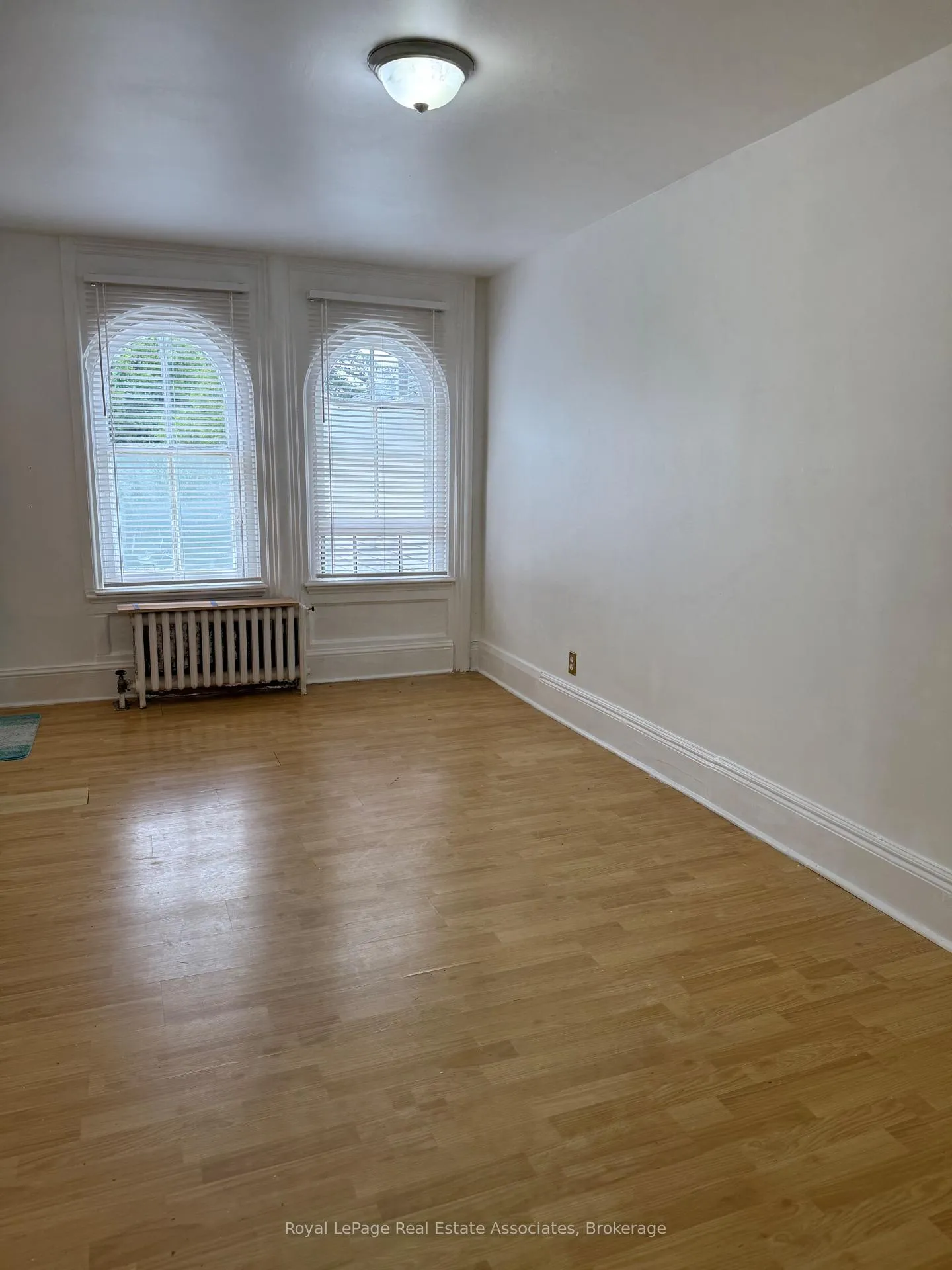 Photo 6 of 17 Alexander Street, Brampton, Downtown Brampton — HOMEH