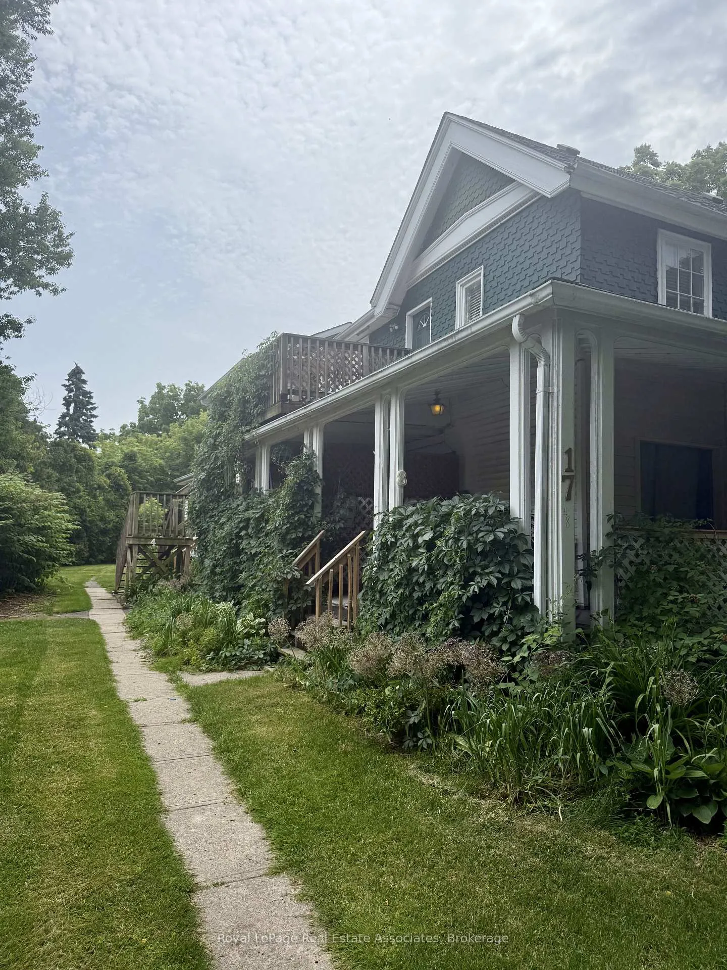 Photo 2 of 17 Alexander Street, Brampton, Downtown Brampton — HOMEH