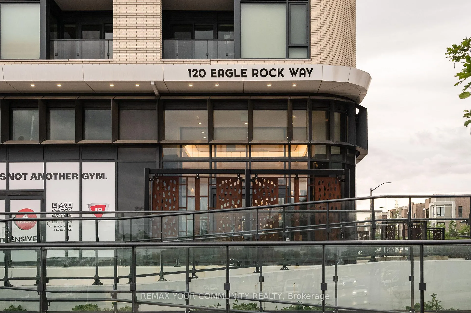 Photo 2 of Unit 1002, 120 Eagle Rock Way, Vaughan, Rural Vaughan — HOMEH