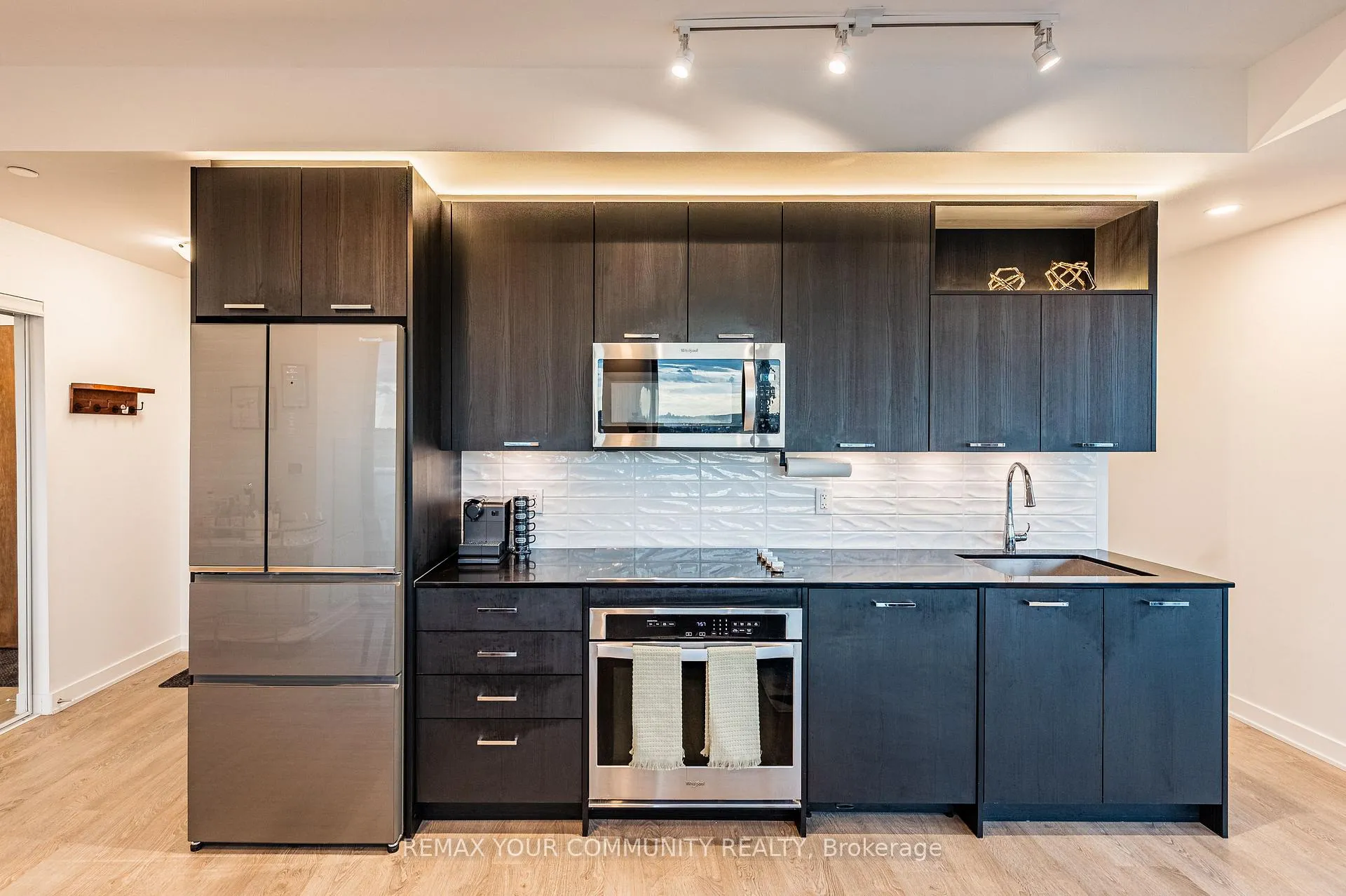 Photo 6 of Unit 1002, 120 Eagle Rock Way, Vaughan, Rural Vaughan — HOMEH