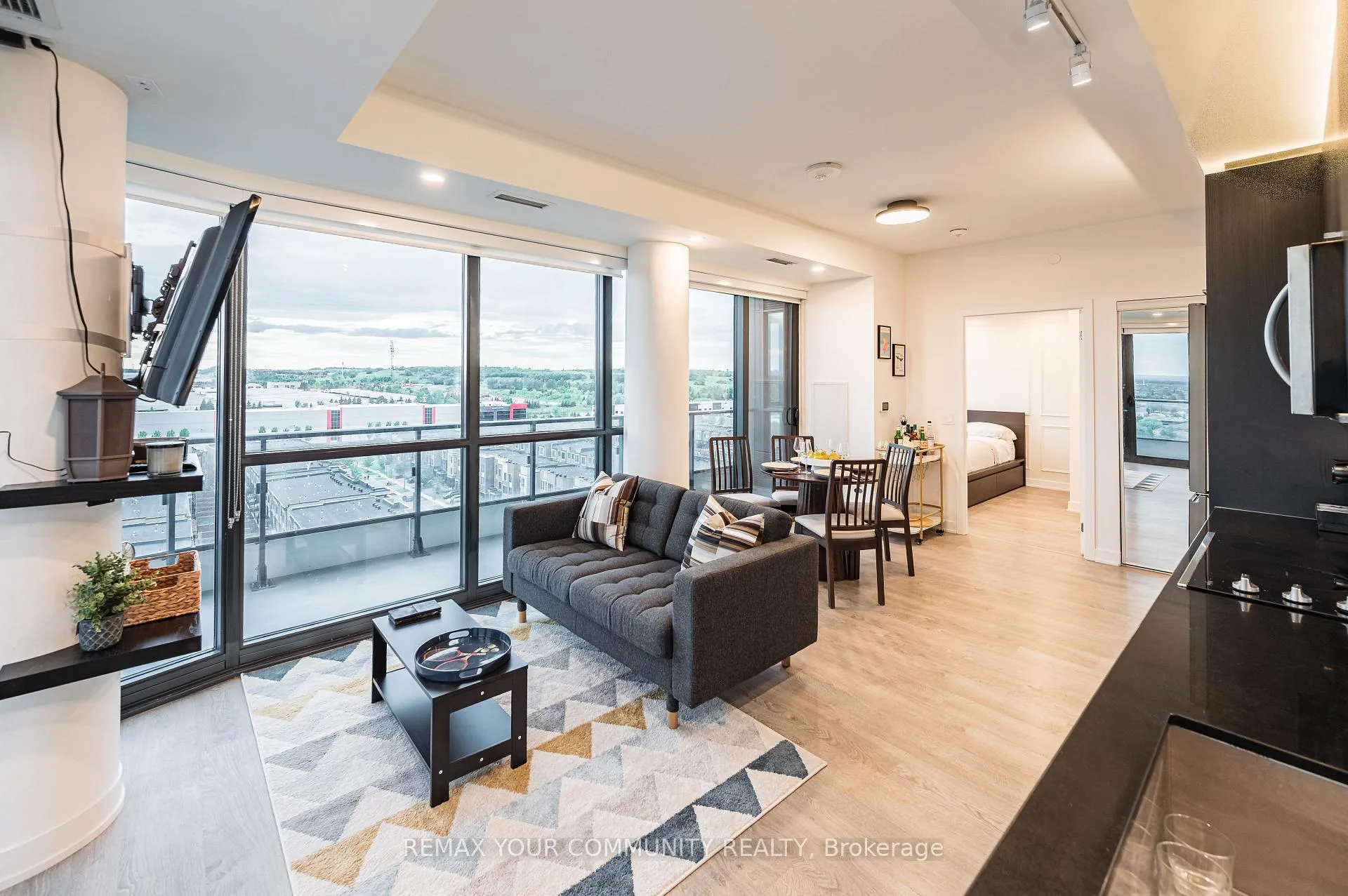 Photo 10 of Unit 1002, 120 Eagle Rock Way, Vaughan, Rural Vaughan — HOMEH