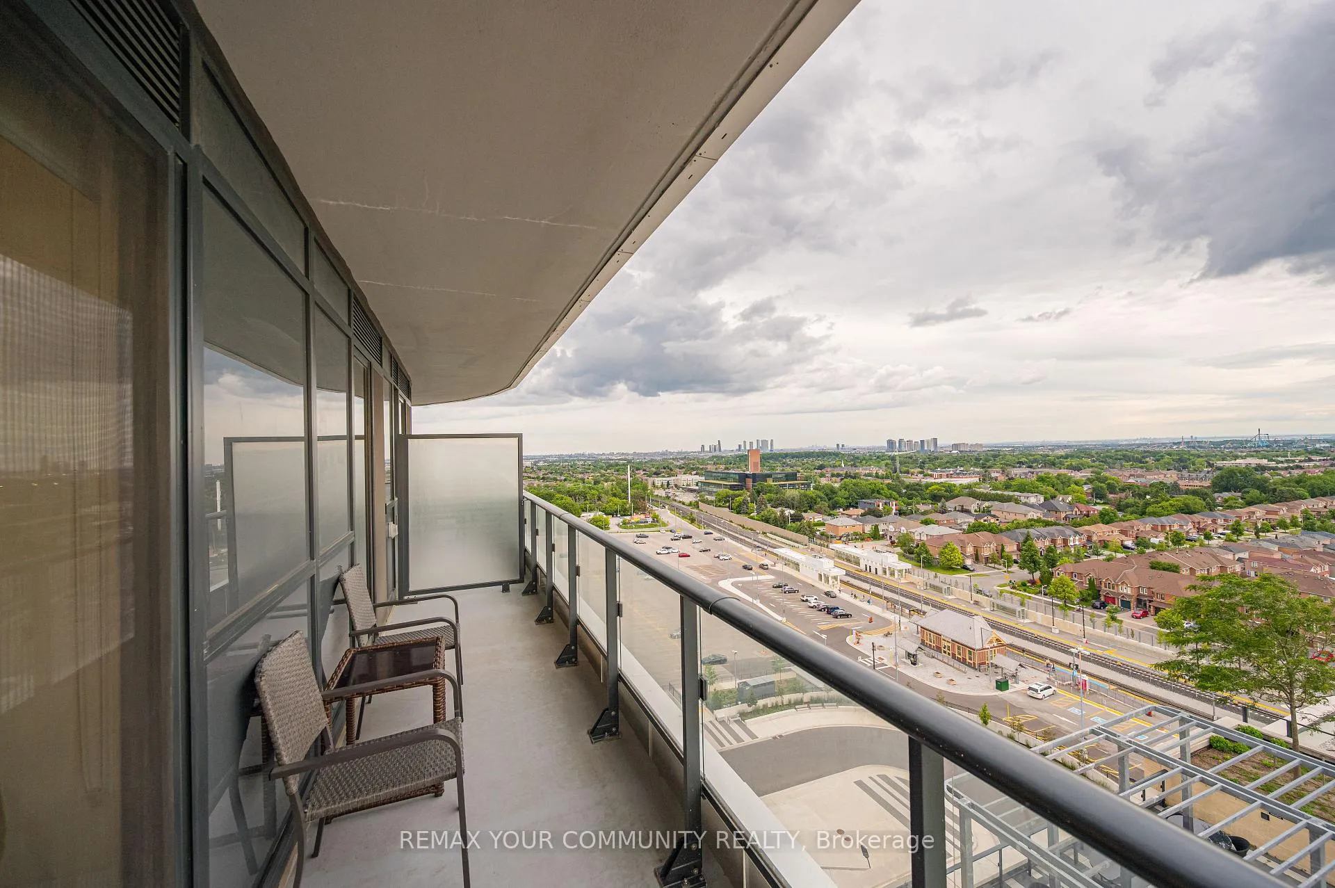 Photo 14 of Unit 1002, 120 Eagle Rock Way, Vaughan, Rural Vaughan — HOMEH