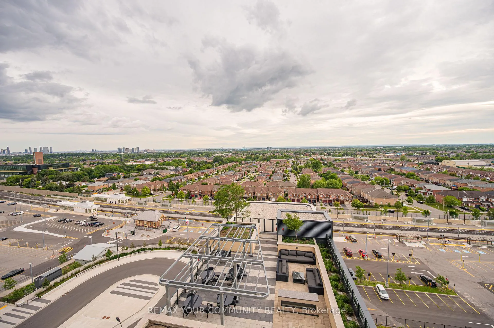 Photo 18 of Unit 1002, 120 Eagle Rock Way, Vaughan, Rural Vaughan — HOMEH