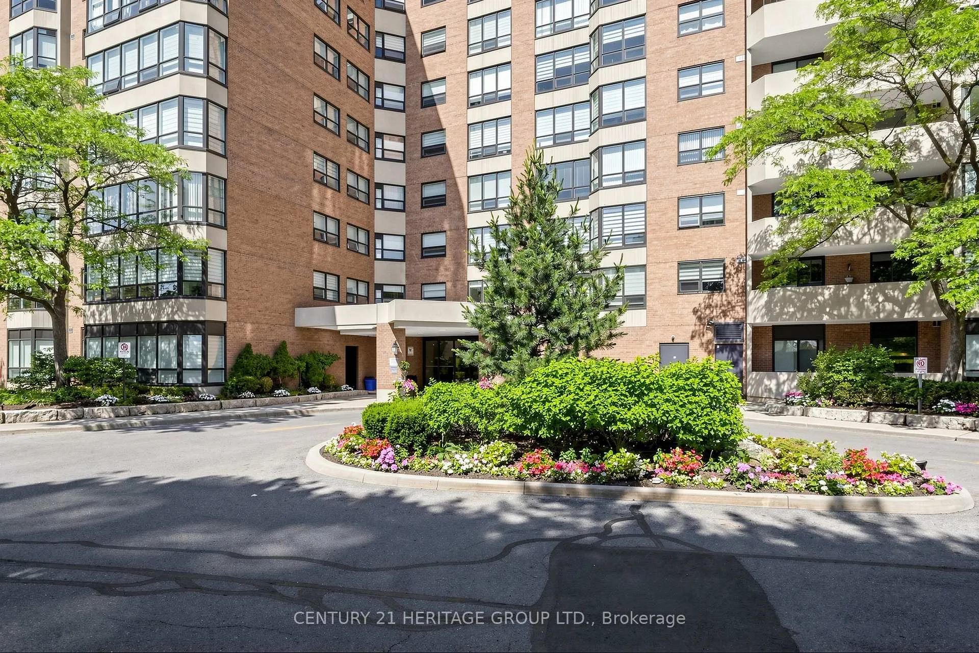 Photo 2 of Unit 210, 7601 Bathurst Street, Vaughan, Crestwood-Springfarm-Yorkhill — HOMEH