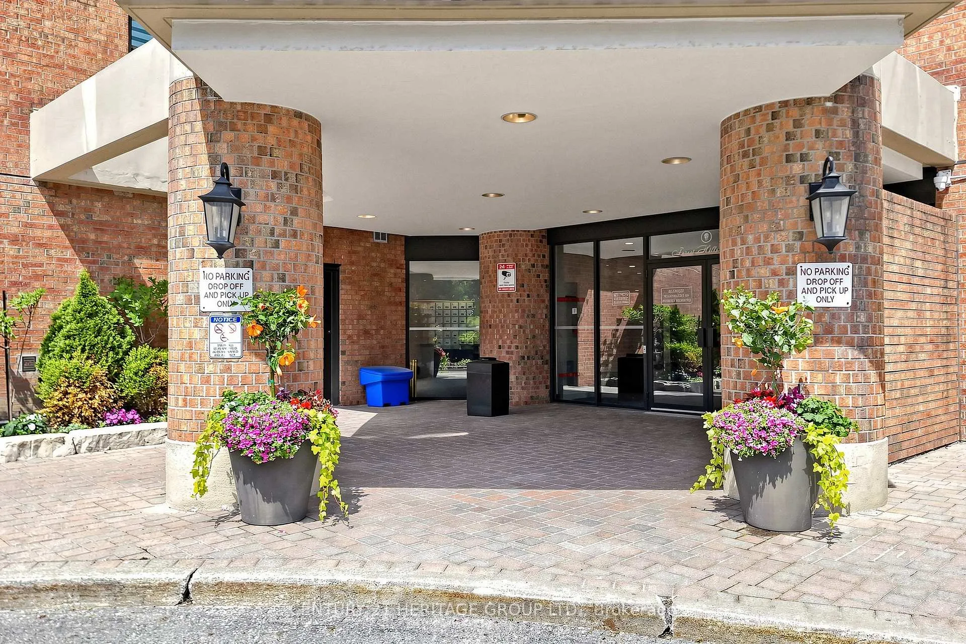 Photo 4 of Unit 210, 7601 Bathurst Street, Vaughan, Crestwood-Springfarm-Yorkhill — HOMEH