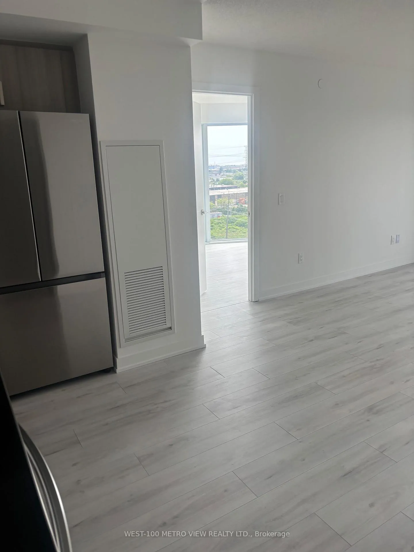 Photo 4 of Unit 605, 1010 Sandy Beach Road, Pickering, Bay Ridges — HOMEH