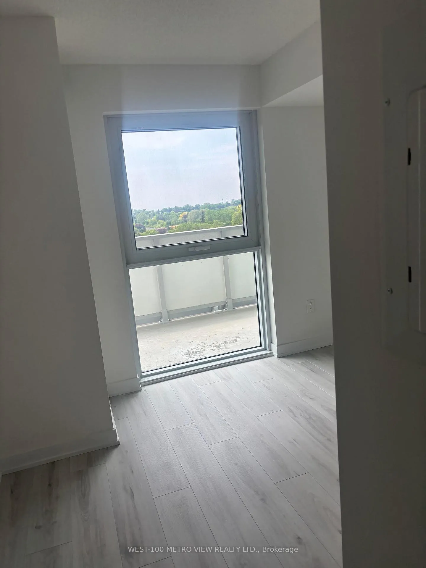 Photo 5 of Unit 605, 1010 Sandy Beach Road, Pickering, Bay Ridges — HOMEH