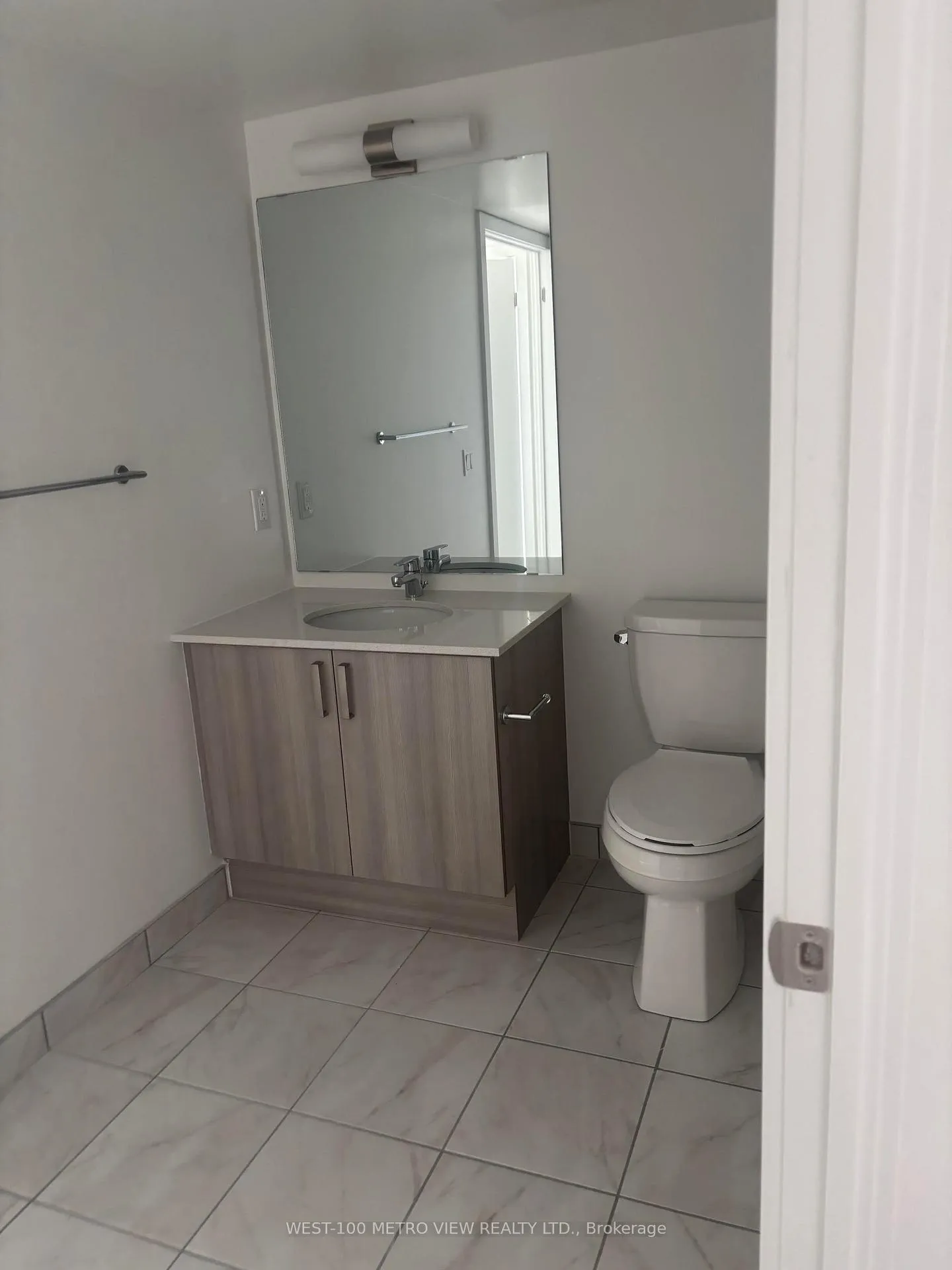 Photo 6 of Unit 605, 1010 Sandy Beach Road, Pickering, Bay Ridges — HOMEH
