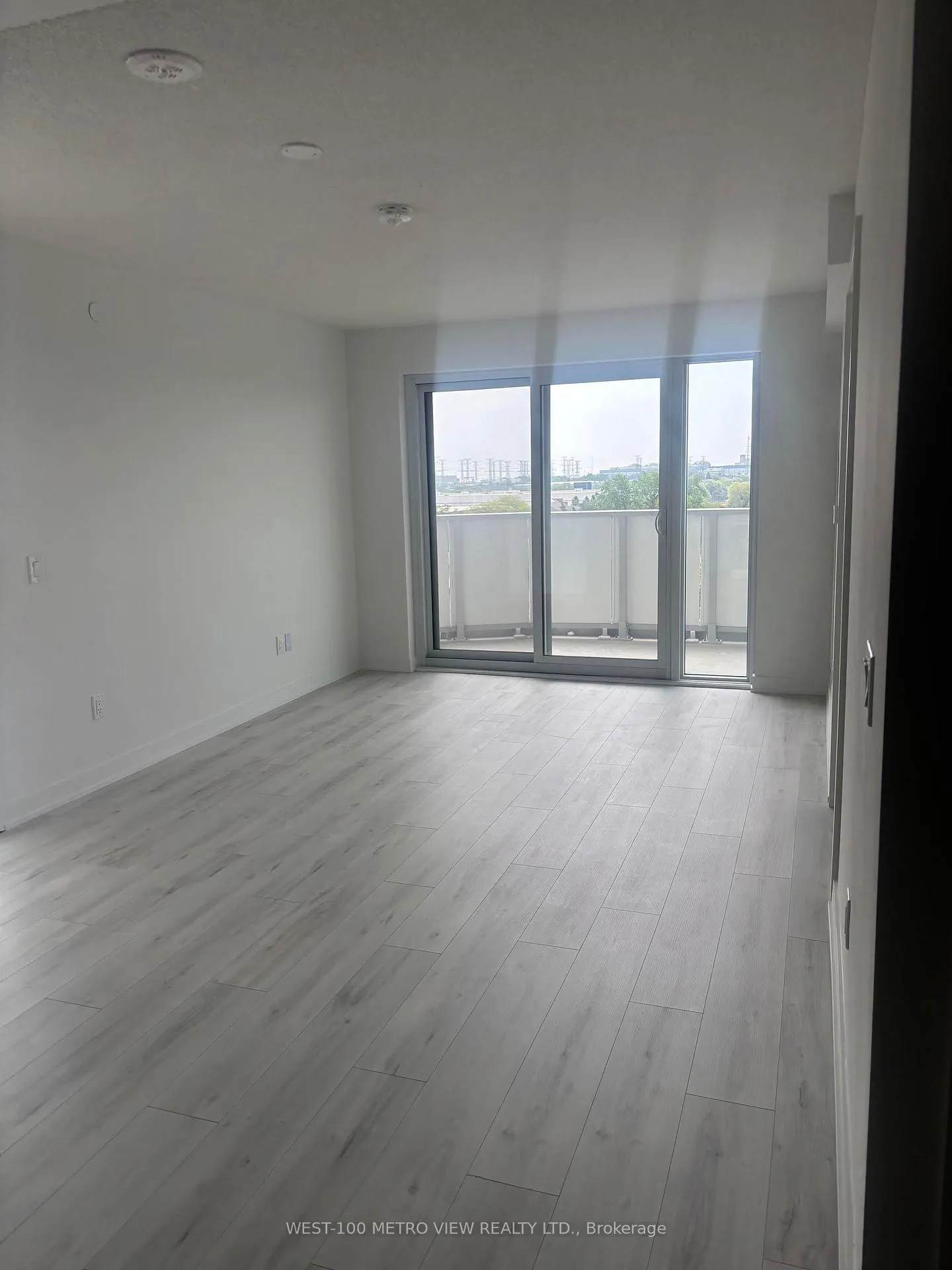 Photo 7 of Unit 605, 1010 Sandy Beach Road, Pickering, Bay Ridges — HOMEH
