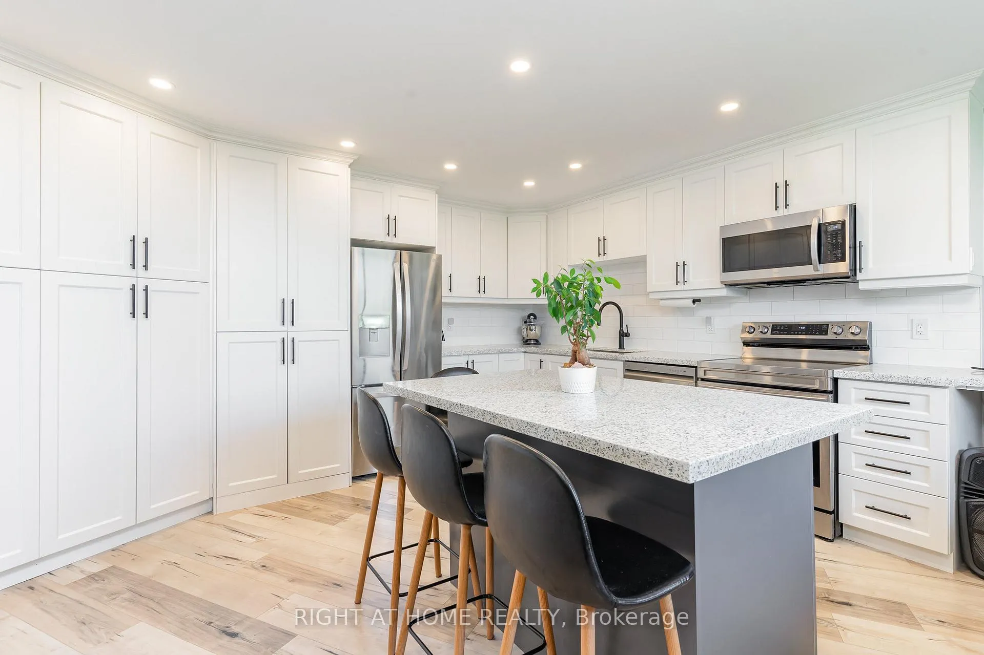 Photo of Unit 505, 530 Lolita Gardens