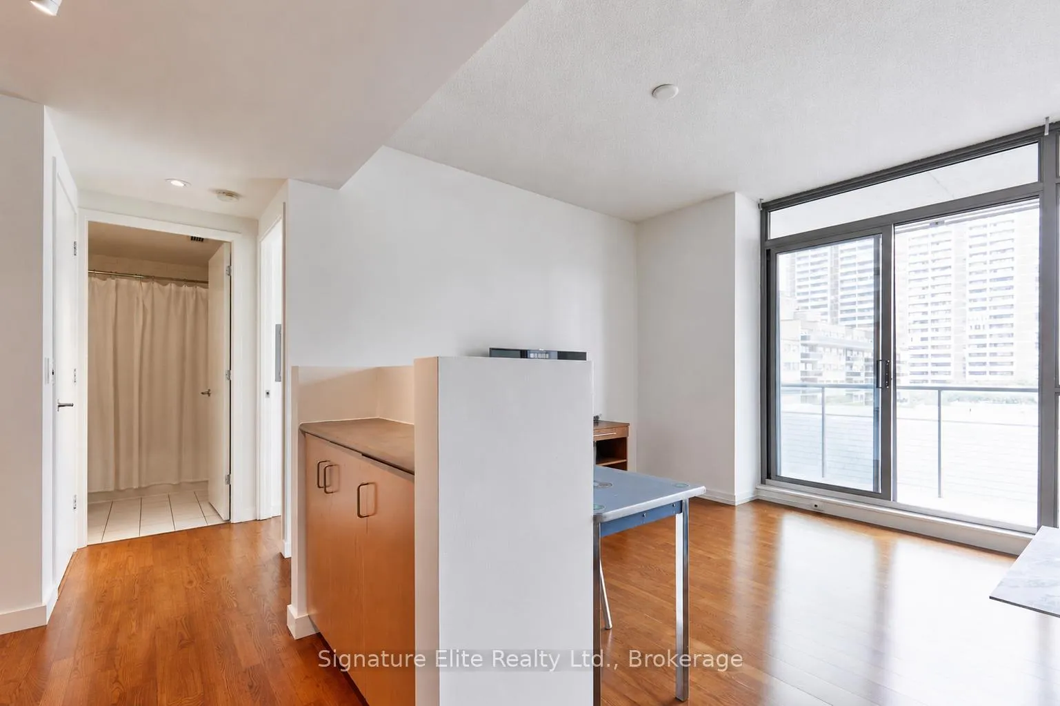 Photo 3 of Unit 608, 281 Mutual Street, Toronto, Church-Yonge Corridor — HOMEH
