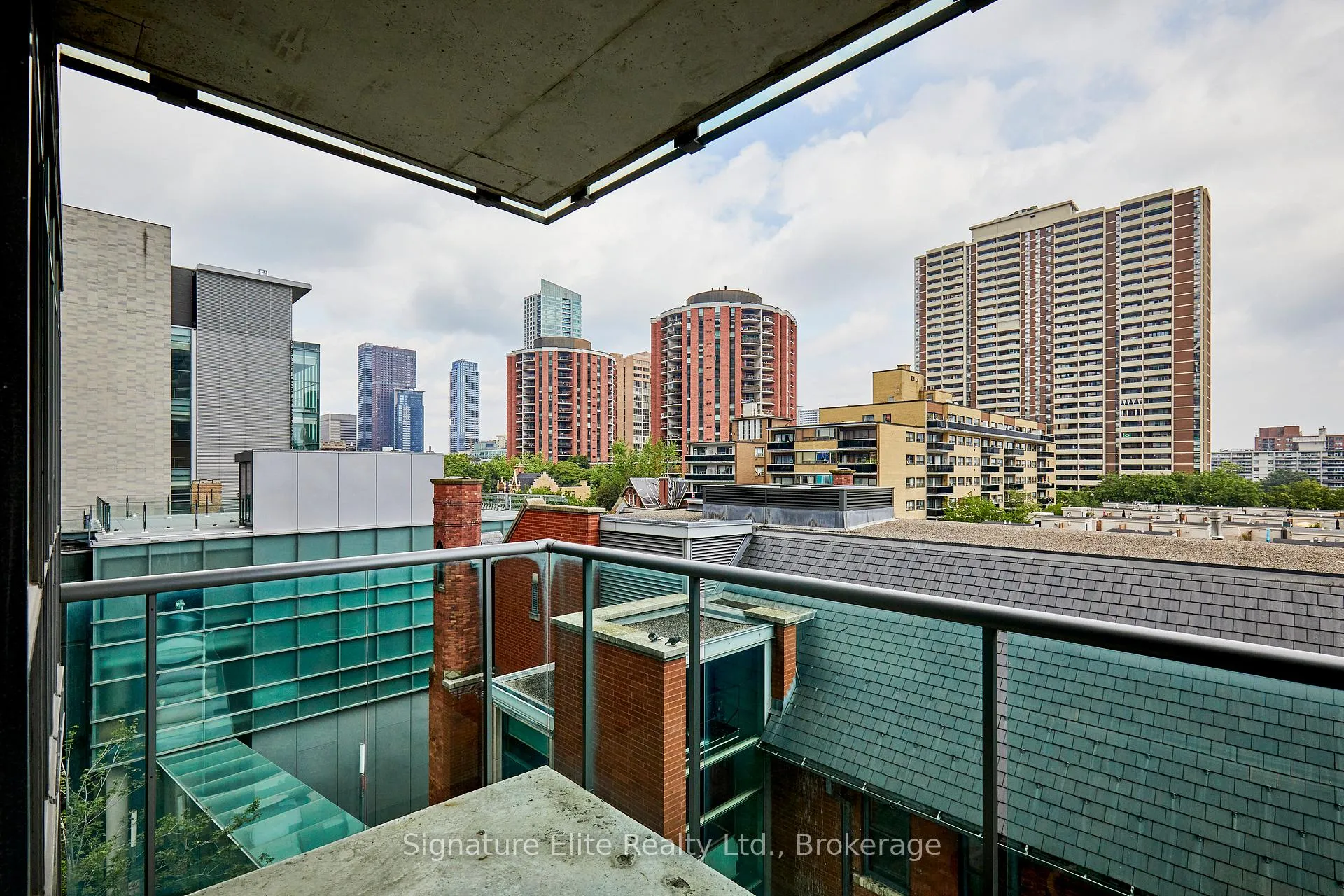 Photo 7 of Unit 608, 281 Mutual Street, Toronto, Church-Yonge Corridor — HOMEH