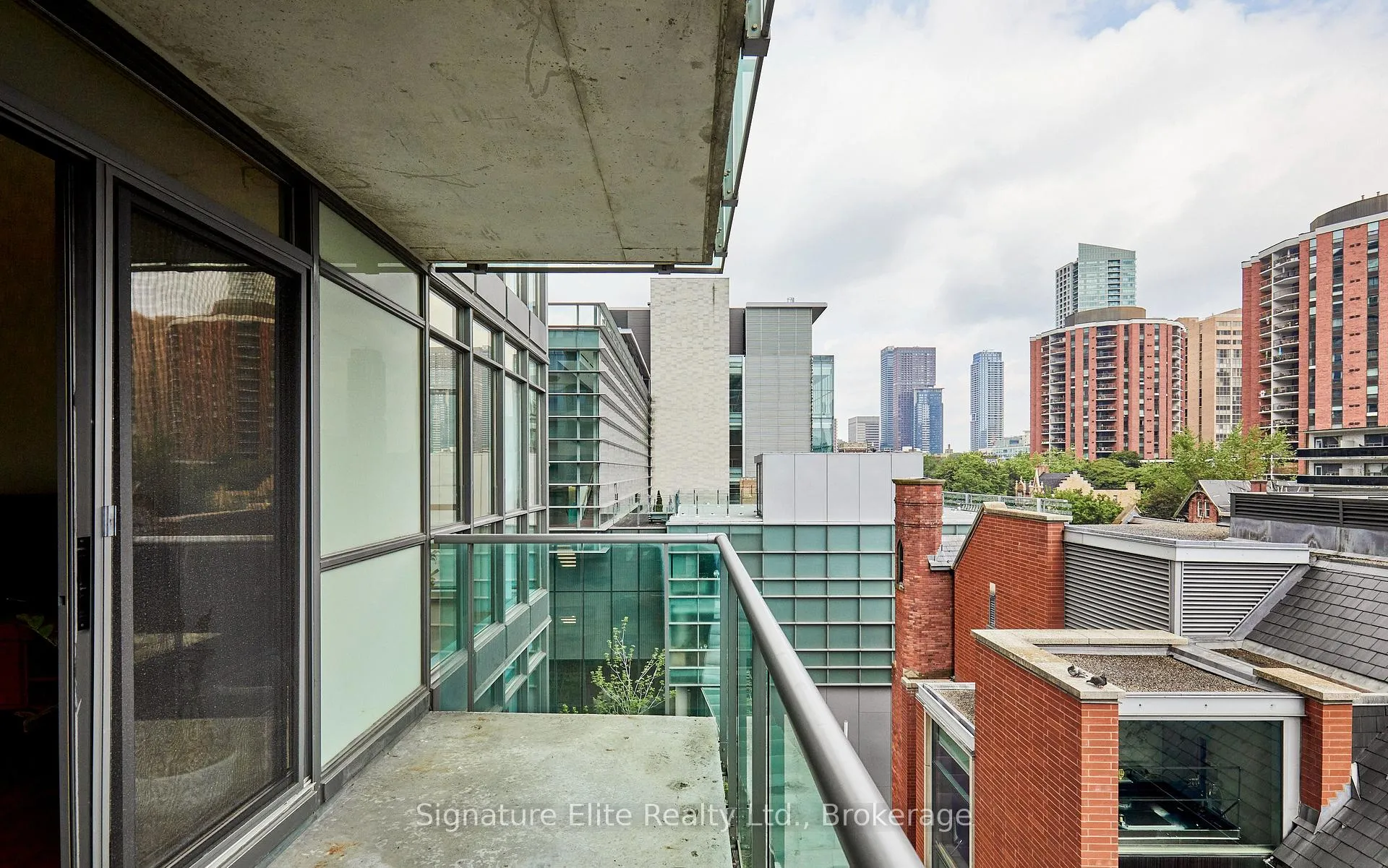 Photo 8 of Unit 608, 281 Mutual Street, Toronto, Church-Yonge Corridor — HOMEH