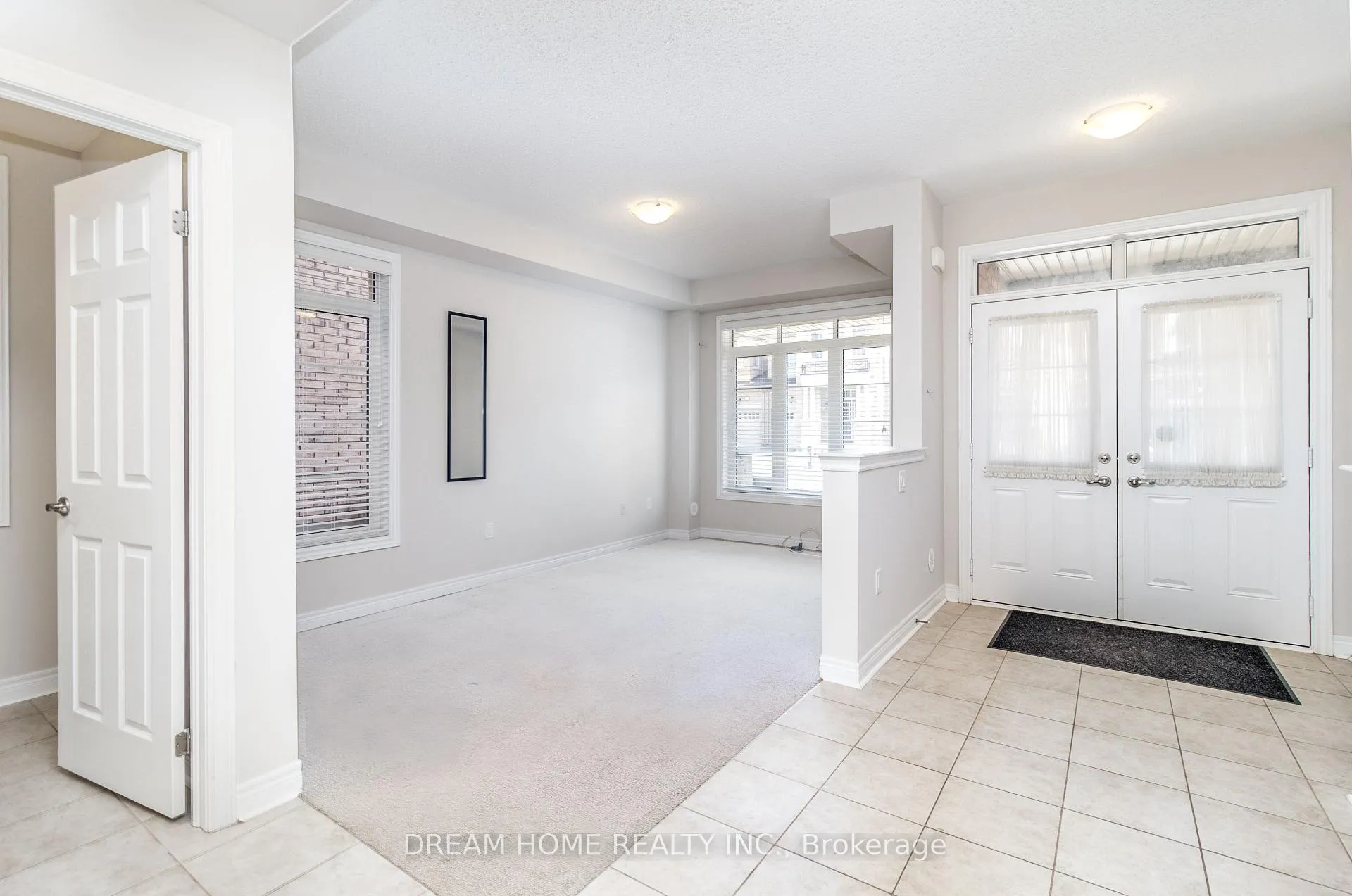 Photo 3 of 3070 Eberly Woods Drive, Oakville, Rural Oakville — HOMEH
