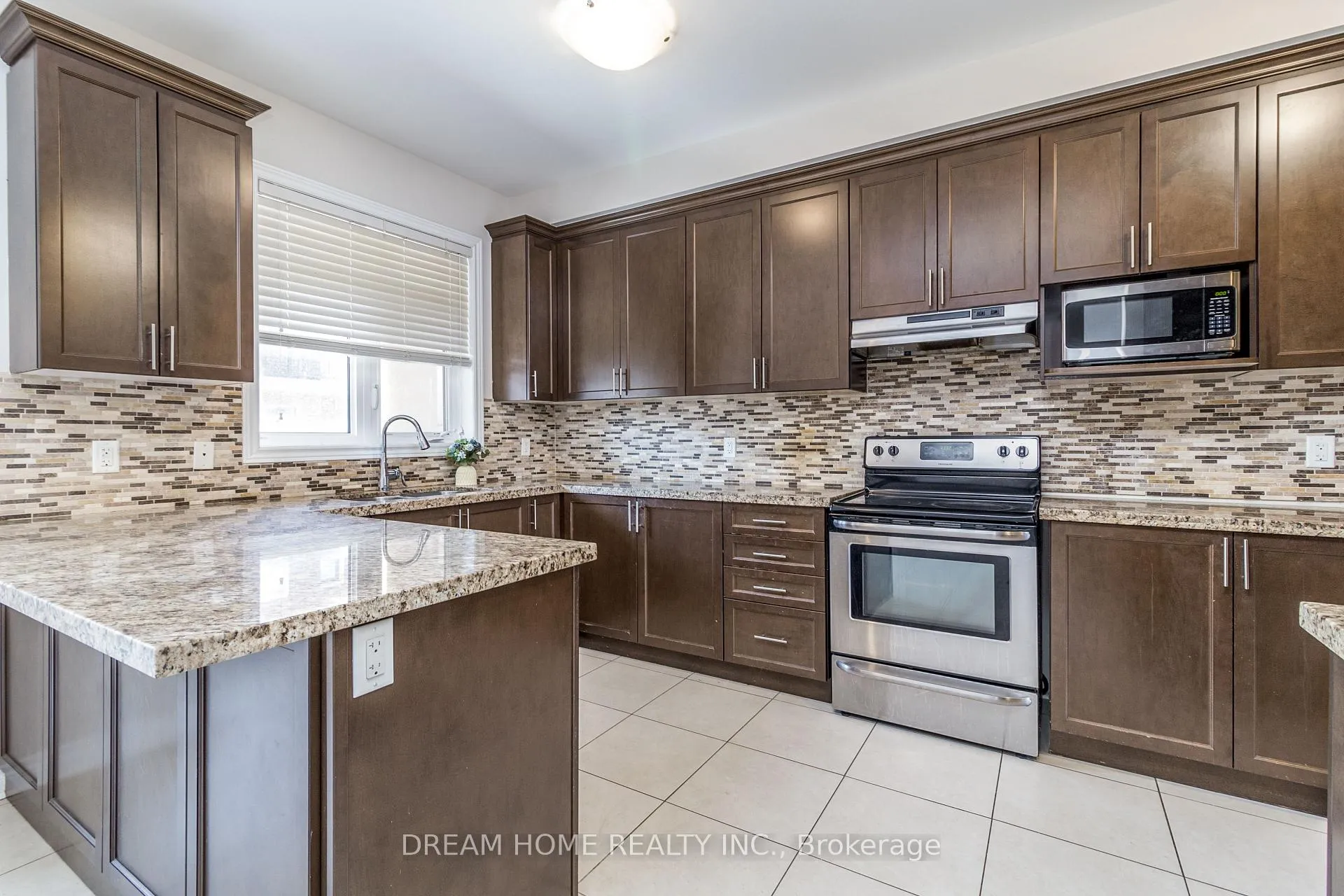 Photo 6 of 3070 Eberly Woods Drive, Oakville, Rural Oakville — HOMEH