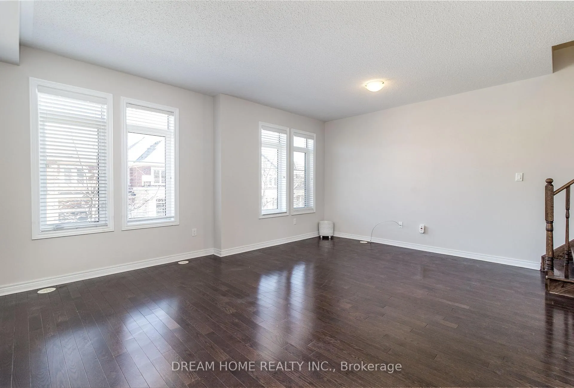 Photo 8 of 3070 Eberly Woods Drive, Oakville, Rural Oakville — HOMEH