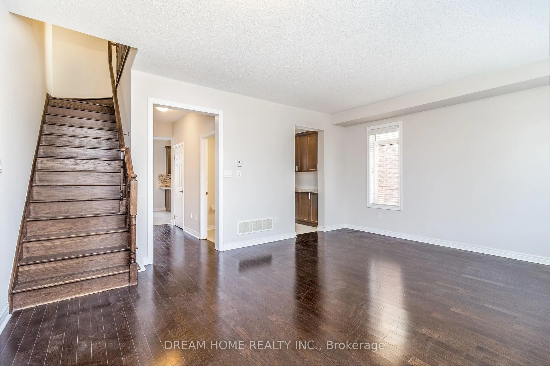 Photo 9 of 3070 Eberly Woods Drive, Oakville, Rural Oakville — HOMEH