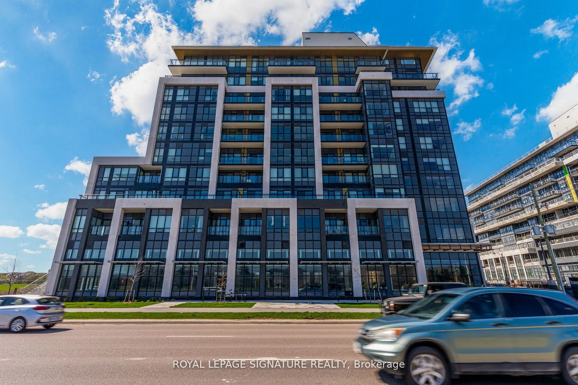Front of Unit 132, 395 Dundas Street W