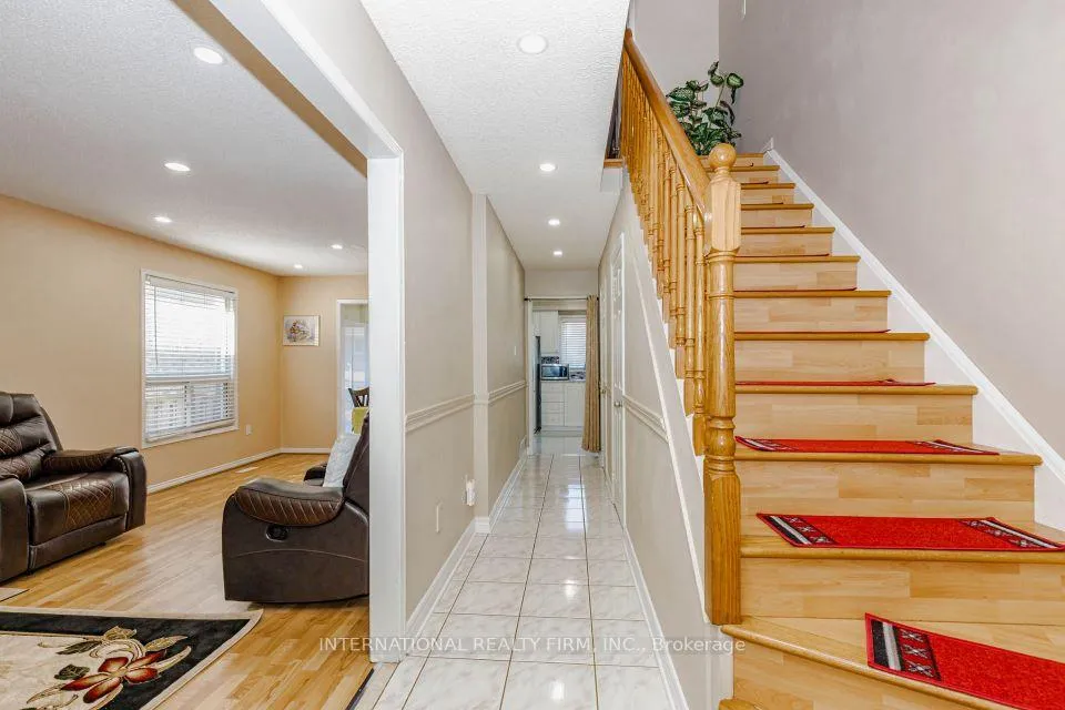 Photo 4 of 26 Sandmere Avenue, Brampton, Heart Lake West — HOMEH