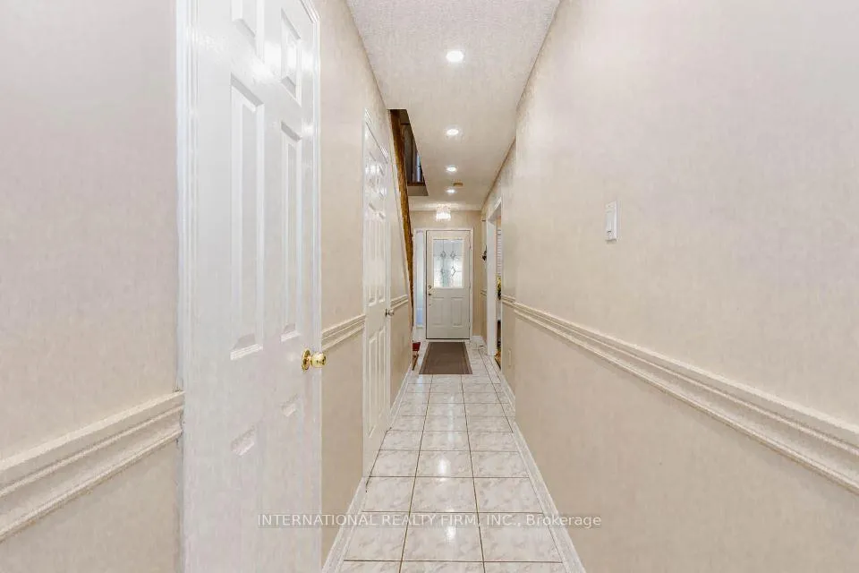 Photo 5 of 26 Sandmere Avenue, Brampton, Heart Lake West — HOMEH