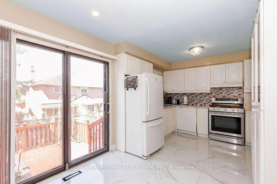 Photo 10 of 26 Sandmere Avenue, Brampton, Heart Lake West — HOMEH