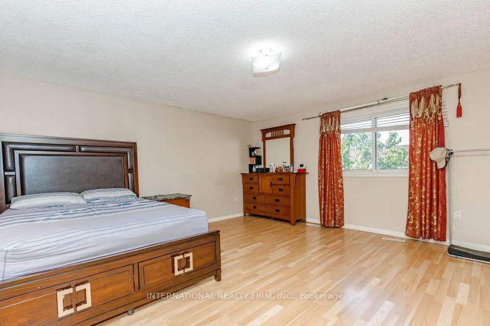 Photo 14 of 26 Sandmere Avenue, Brampton, Heart Lake West — HOMEH