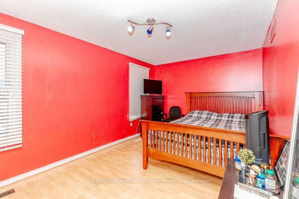 Photo 17 of 26 Sandmere Avenue, Brampton, Heart Lake West — HOMEH