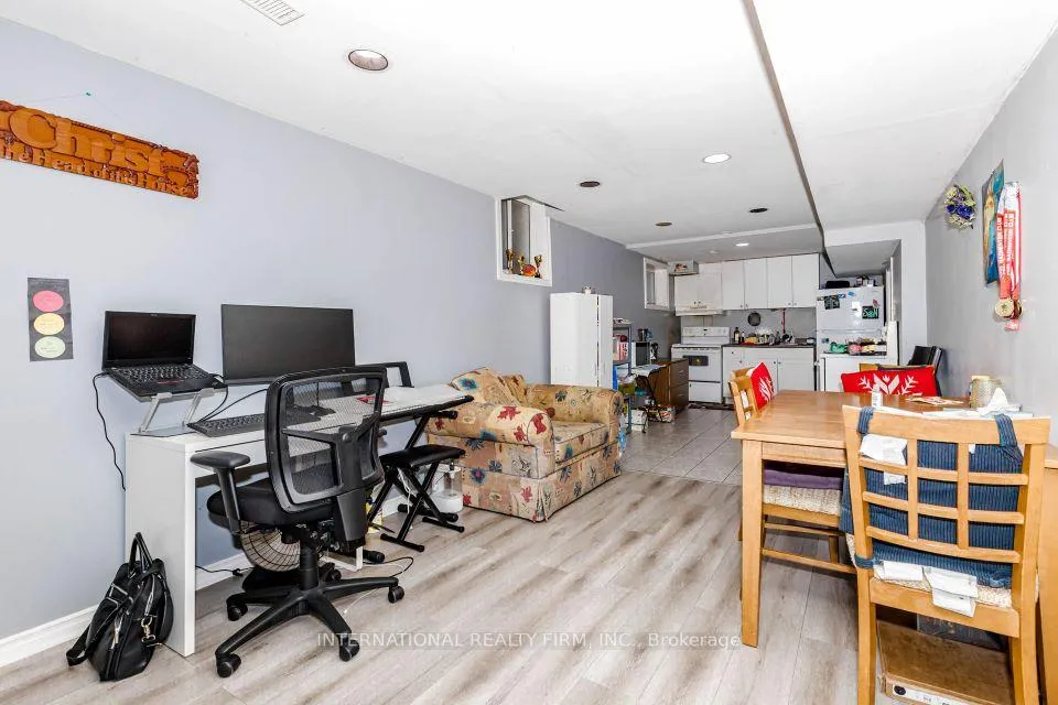 Photo 18 of 26 Sandmere Avenue, Brampton, Heart Lake West — HOMEH