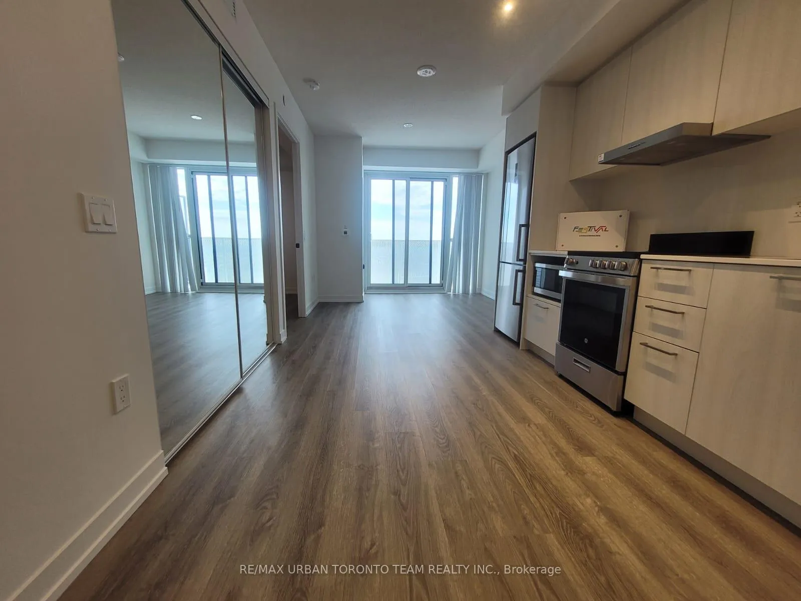 Photo 4 of Unit 3505, 195 Commerce Street, Vaughan, Vaughan Corporate Centre — HOMEH