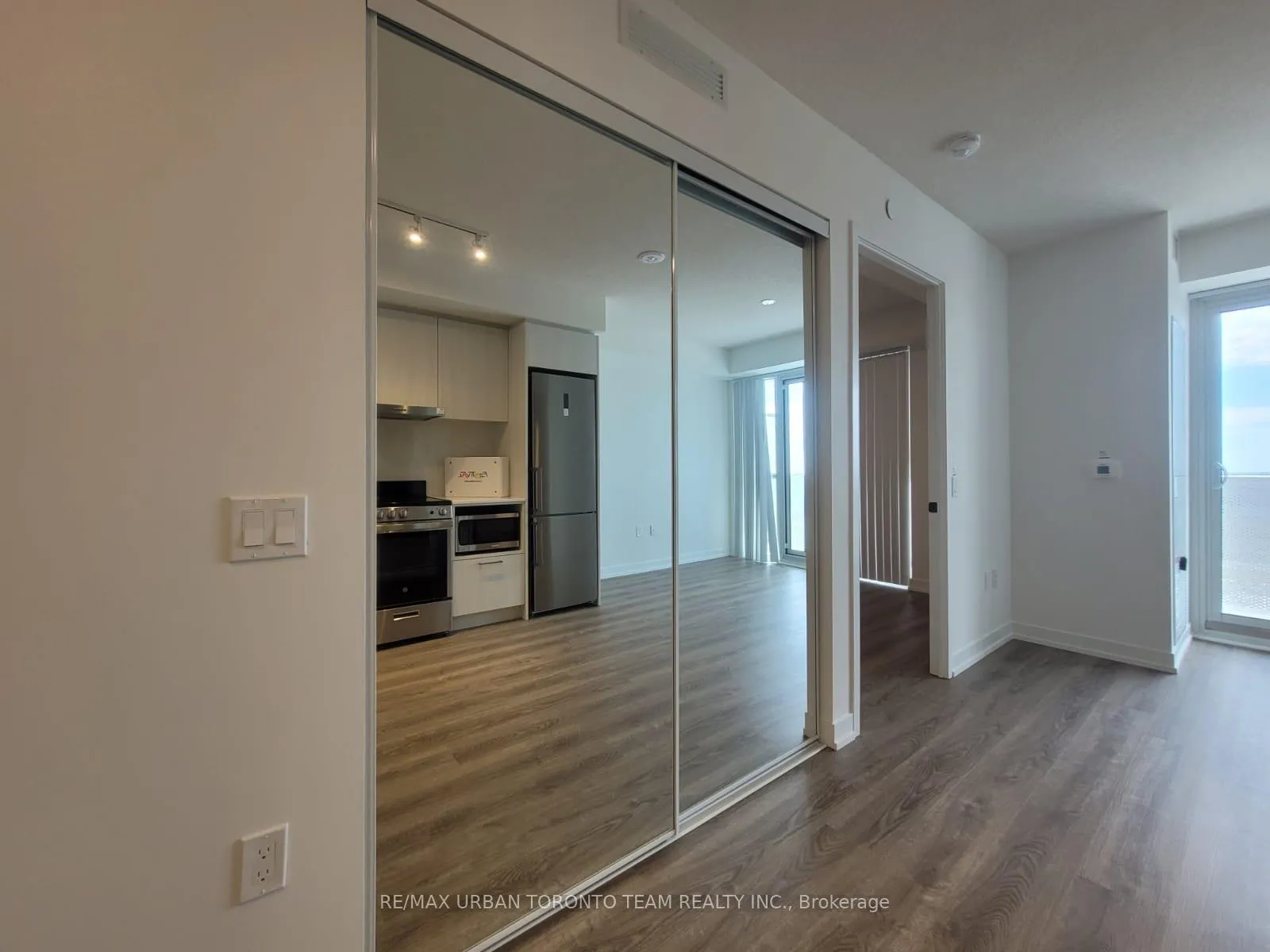 Photo 5 of Unit 3505, 195 Commerce Street, Vaughan, Vaughan Corporate Centre — HOMEH