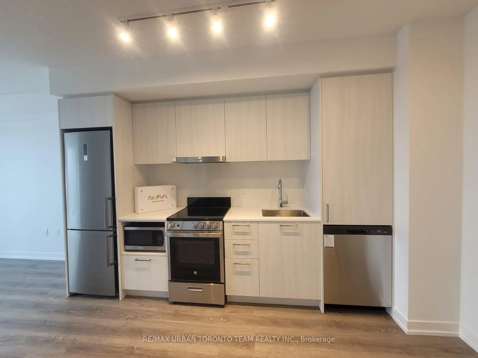 Photo 6 of Unit 3505, 195 Commerce Street, Vaughan, Vaughan Corporate Centre — HOMEH