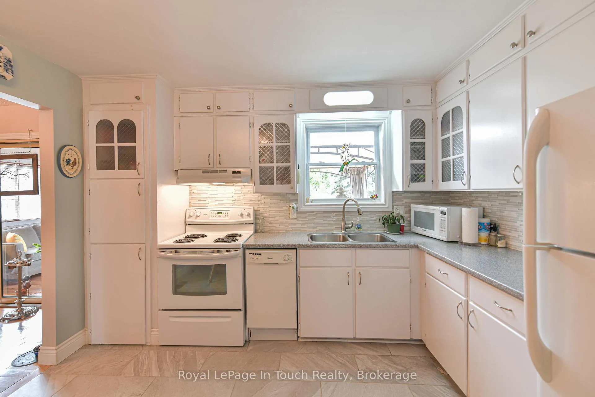 Photo 13 of 642 Randles Crescent, Midland — HOMEH