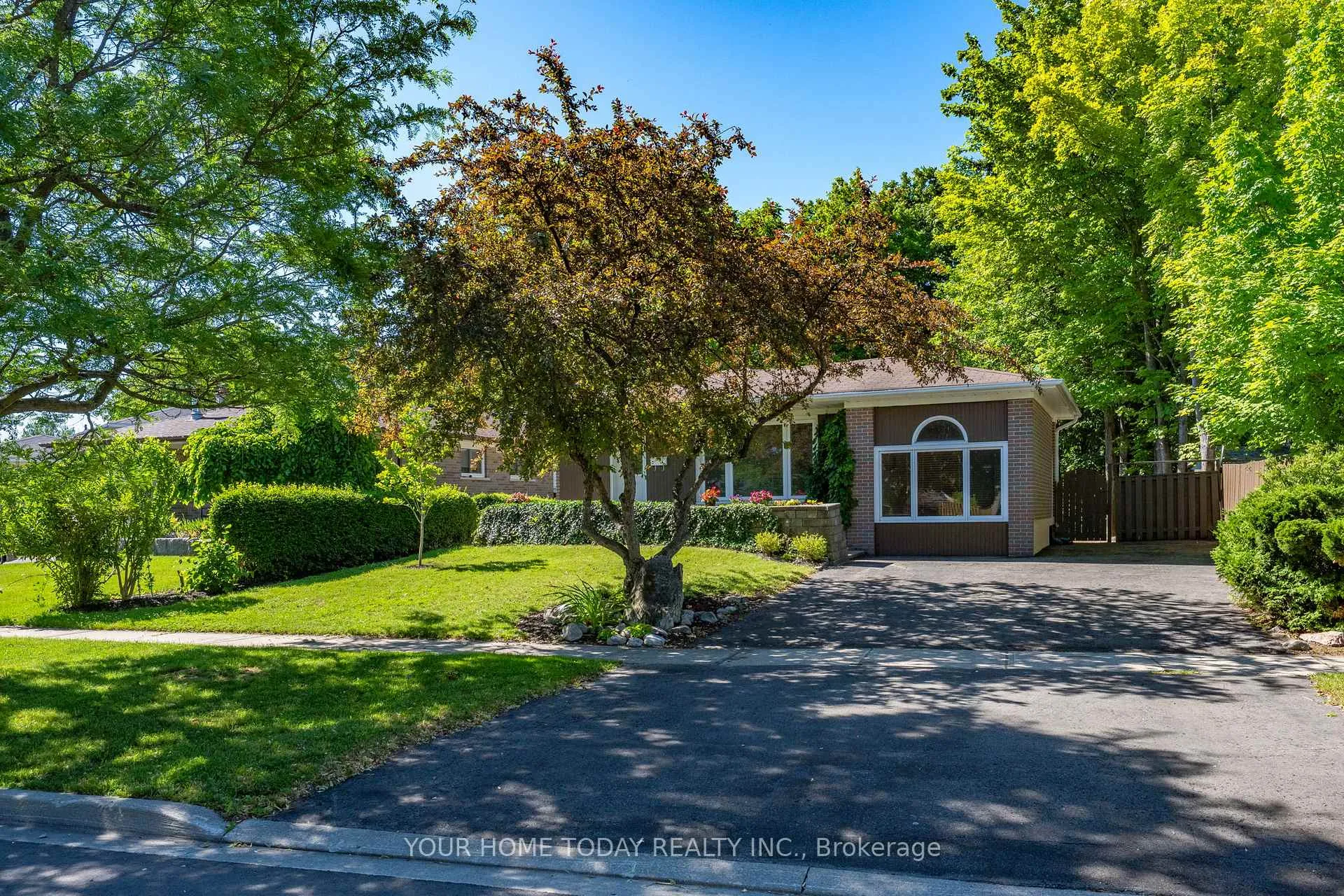 Photo 1 of 338 Delrex Boulevard, Halton Hills, Georgetown — HOMEH