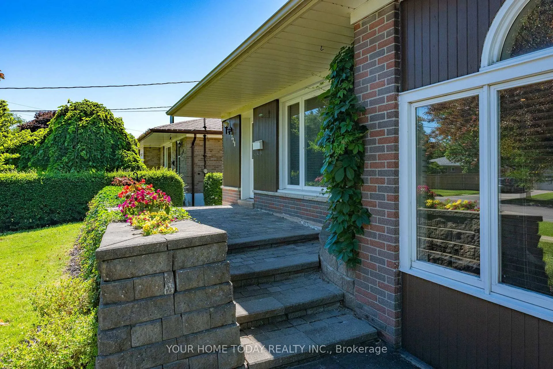 Photo 2 of 338 Delrex Boulevard, Halton Hills, Georgetown — HOMEH