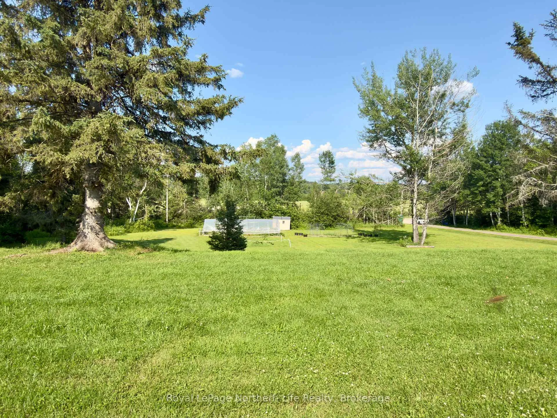 Photo 3 of 799 Maple Hill Road, Powassan — HOMEH