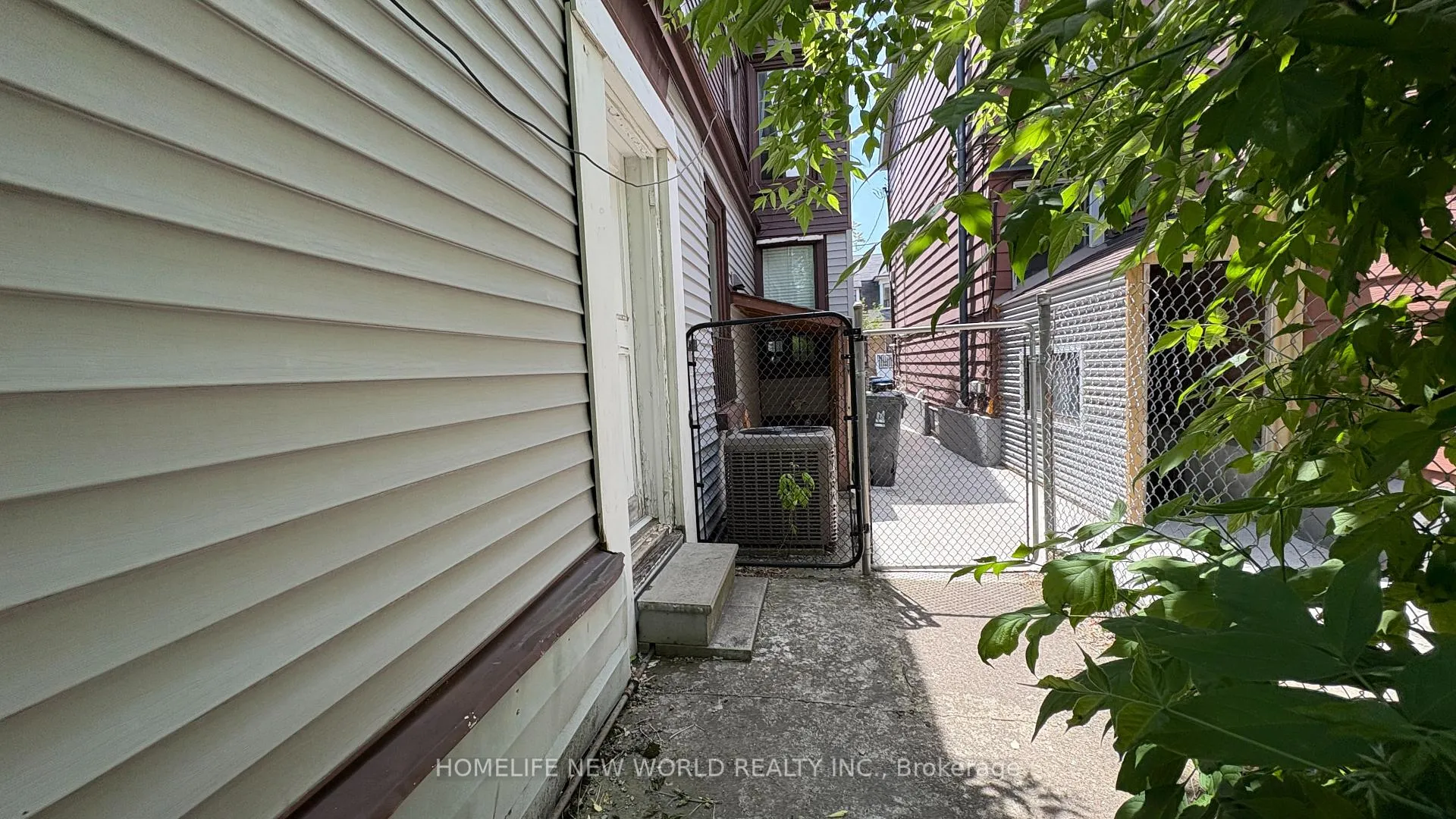 Photo 33 of 8 Burnfield Avenue, Toronto, Dovercourt-Wallace Emerson-Junction — HOMEH