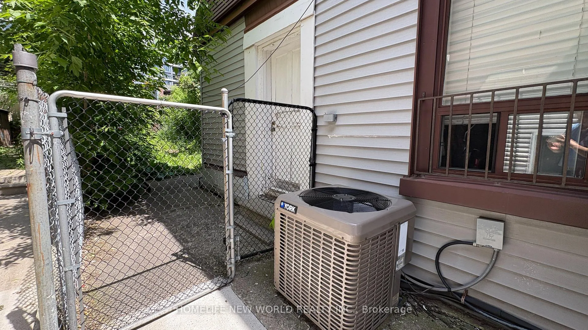 Photo 34 of 8 Burnfield Avenue, Toronto, Dovercourt-Wallace Emerson-Junction — HOMEH