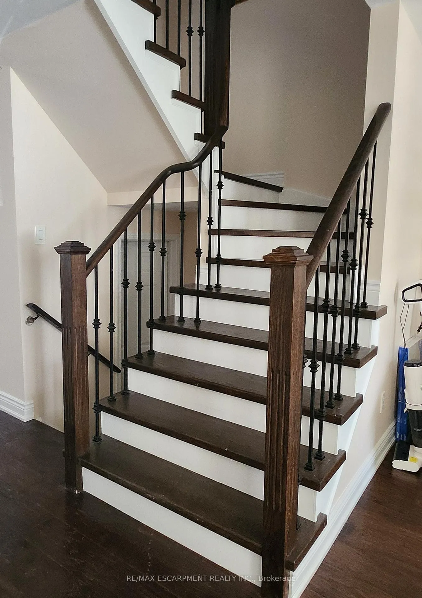 Photo 4 of 152 Thomas Avenue, Brantford, Echo Place — HOMEH