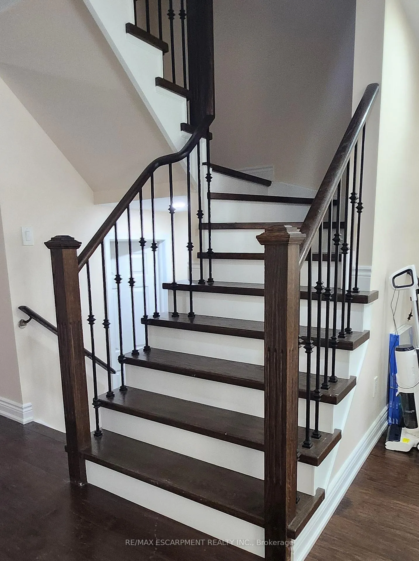 Photo 5 of 152 Thomas Avenue, Brantford, Echo Place — HOMEH