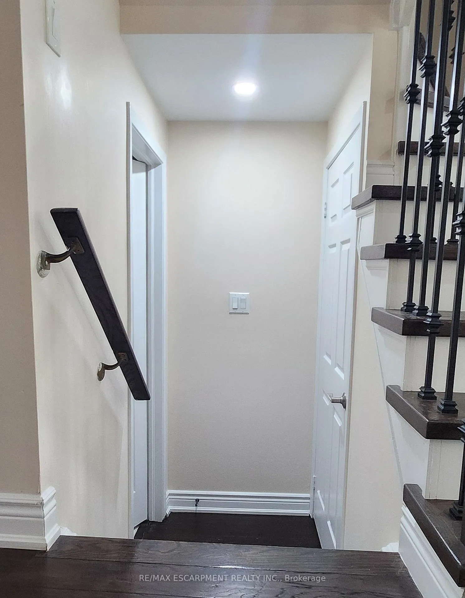 Photo 8 of 152 Thomas Avenue, Brantford, Echo Place — HOMEH