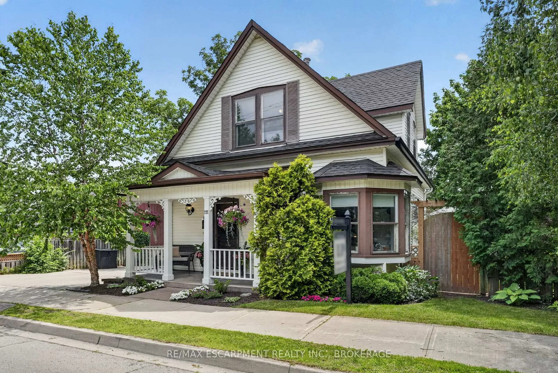 Photo 3 of 111 Main Street W, Grimsby, Grimsby West — HOMEH