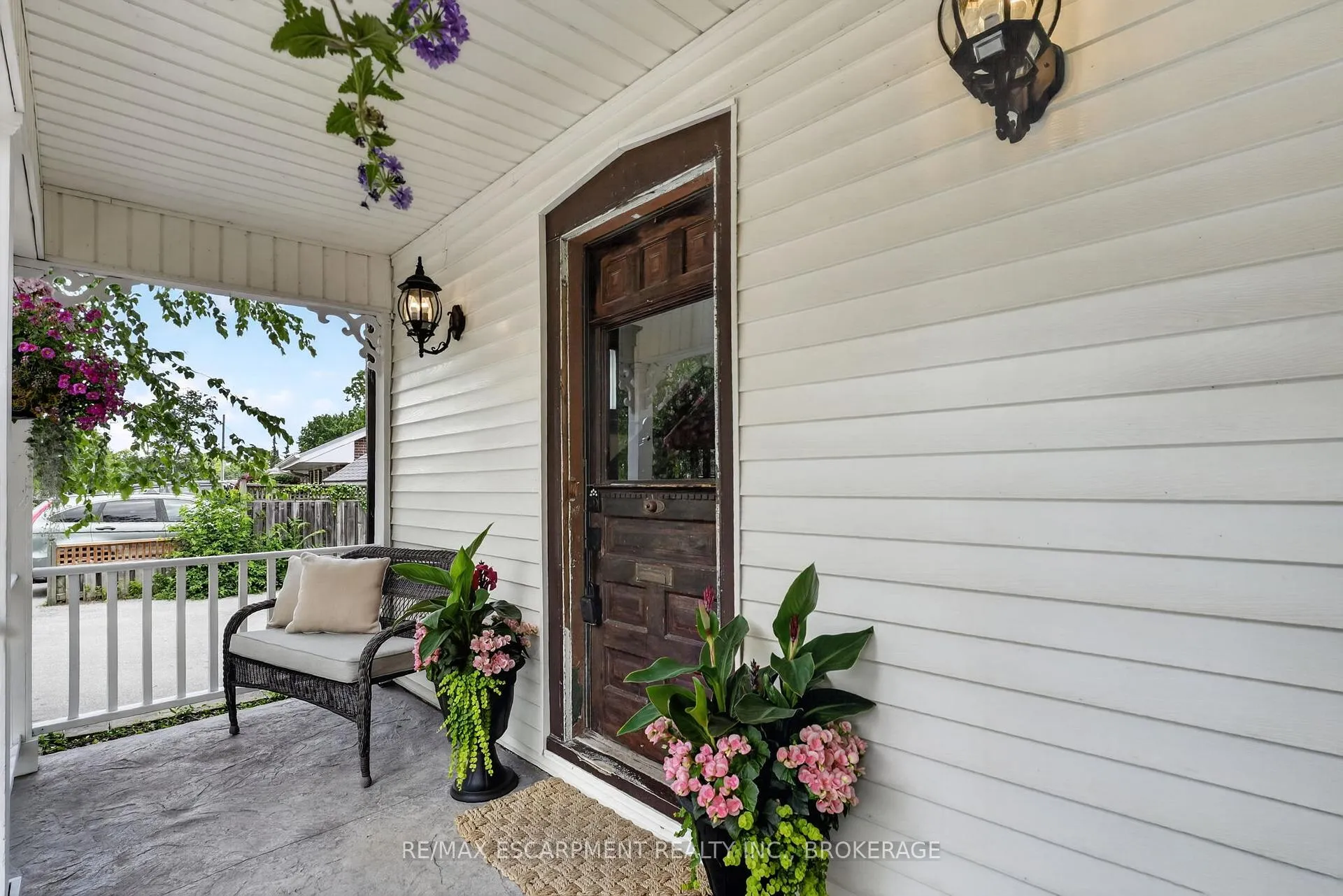 Photo 5 of 111 Main Street W, Grimsby, Grimsby West — HOMEH