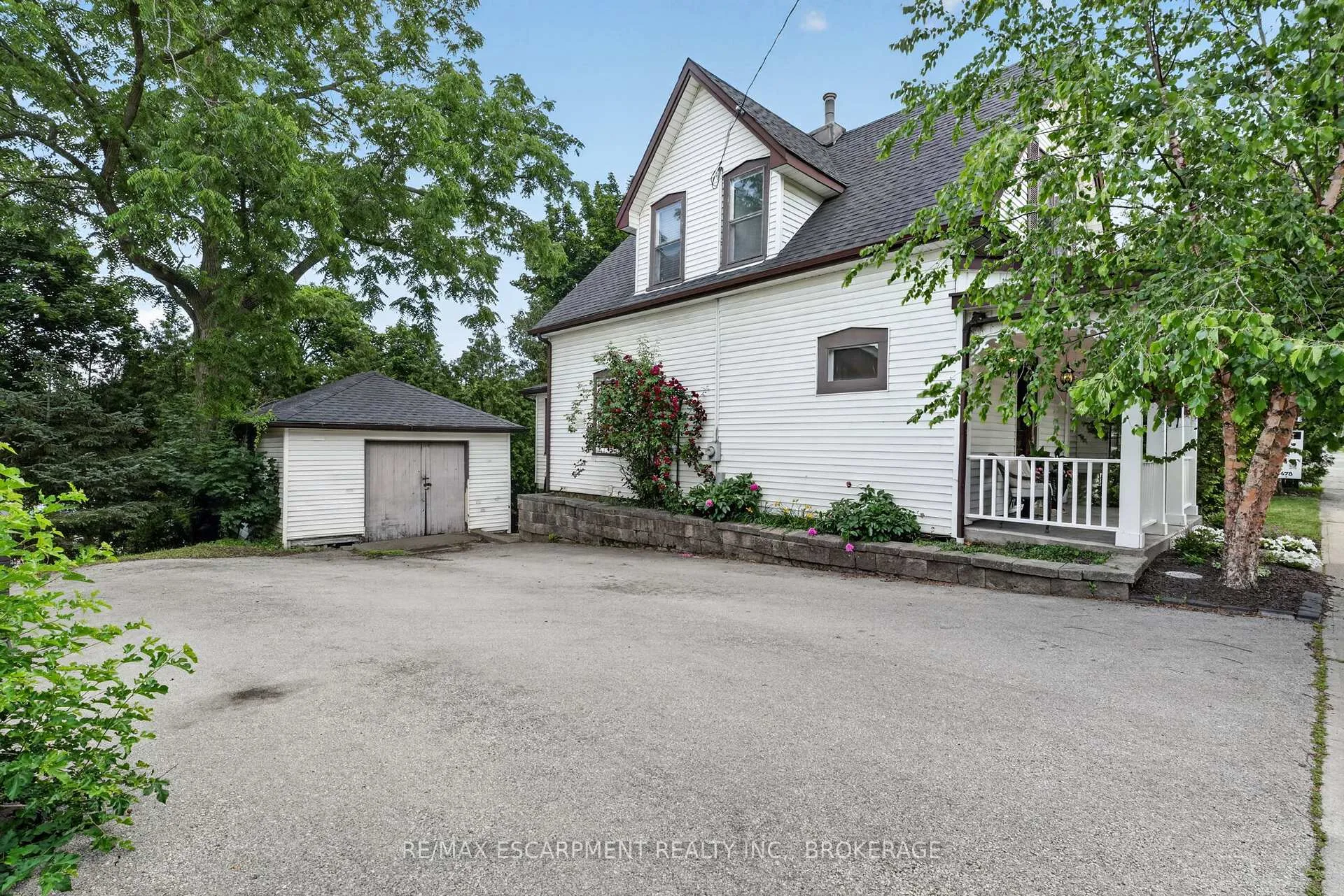 Photo 44 of 111 Main Street W, Grimsby, Grimsby West — HOMEH