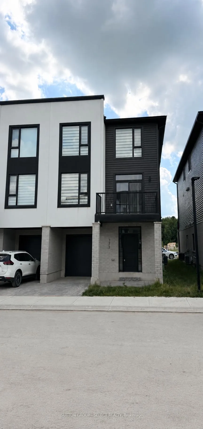 Photo 3 of 773 Banyan Lane, London, North E — HOMEH