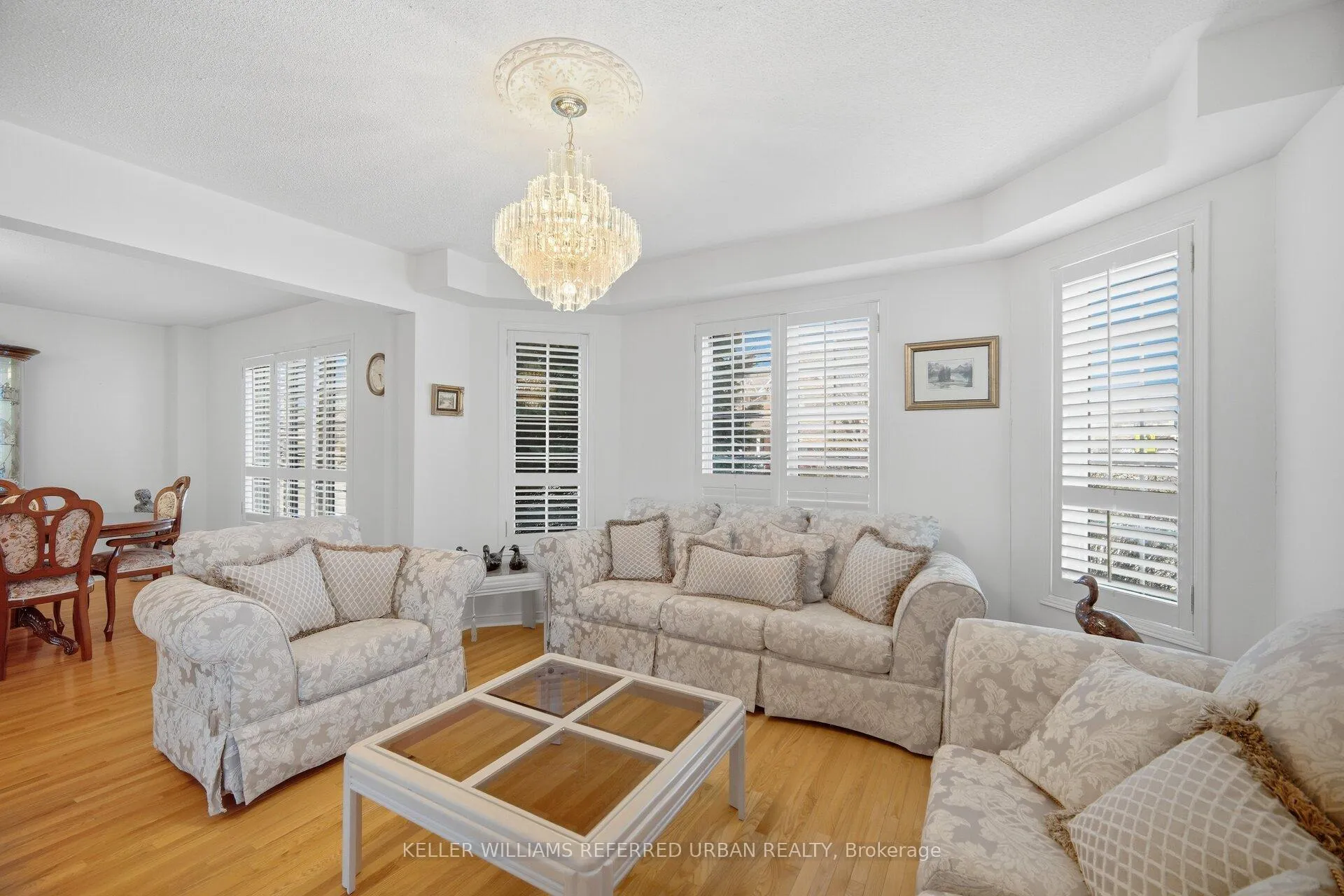 Photo 5 of 239 Drummond Drive, Vaughan, Maple — HOMEH